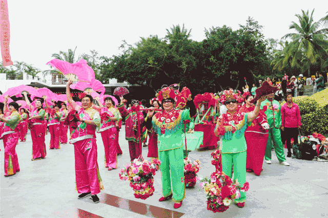 全体肃立 击鼓鸣炮 敬献鲜花 恭读祭文 化表谢神 佾舞告祭 放生祈福