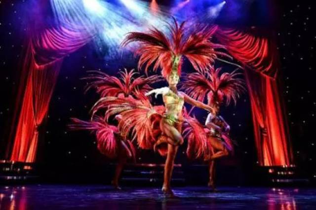 这里有英国达人火辣舞团 crazy rouge  带来热血膨湃的歌舞 有来桌