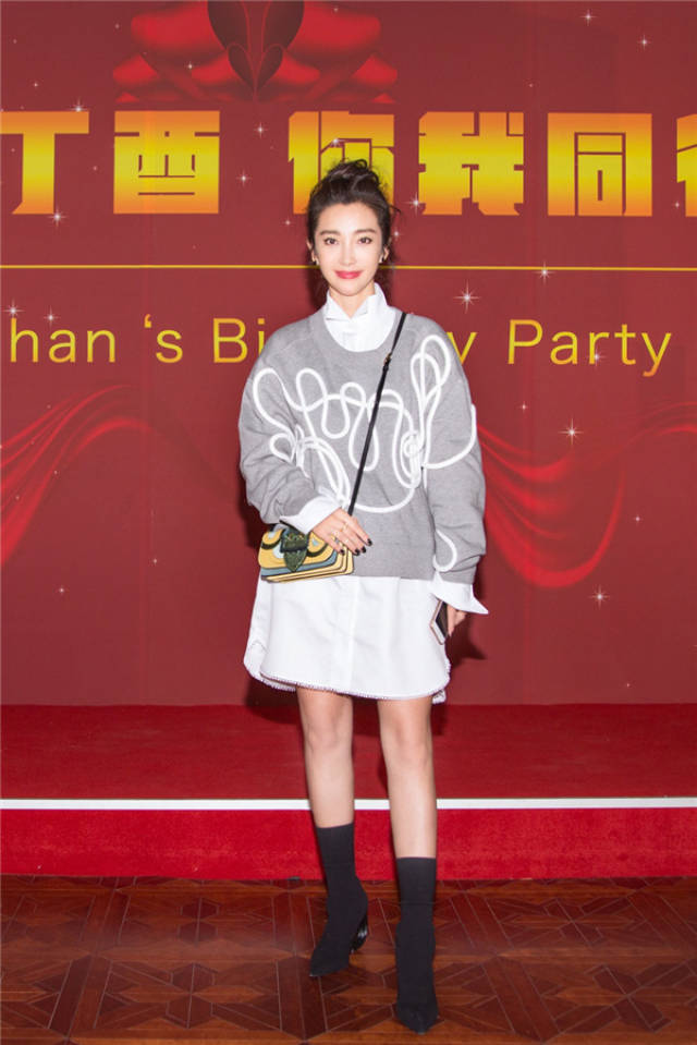 袜靴怎么穿?看女明星们的花式穿搭,个个腿长一米八