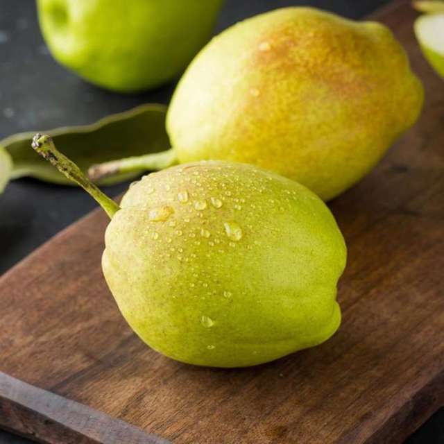 即便梨是冬季水果,但是早春吃梨一样具有很好的养生效果.