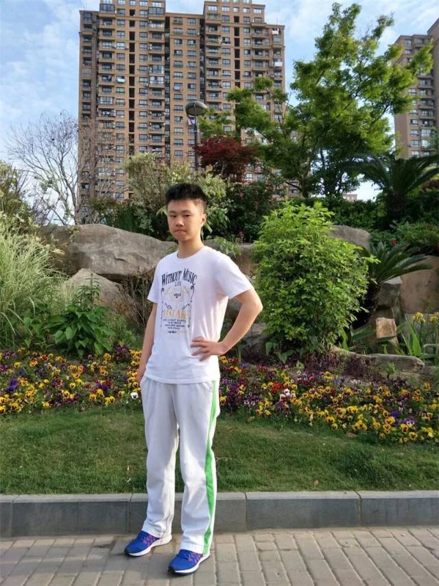 上海市中小学生(中职生)十佳"道德实践风尚人物奖(美德少年)"向社会