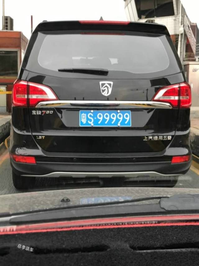 儿子是明星,座驾奔驰99999,一句话洪金宝和甄子丹都能请来