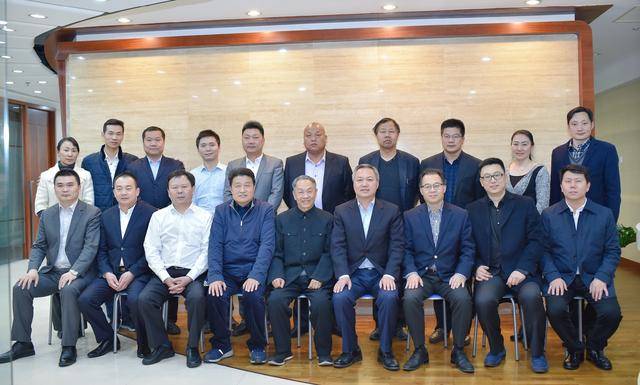 和信息化委员会副主任,党组成员,十堰市原副市长涂明安受邀出席会议!