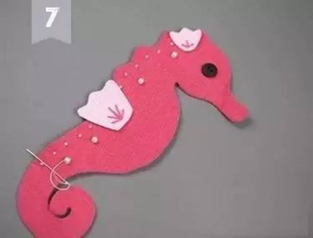 不织布手工制作——呆萌小海马玩偶,附模板