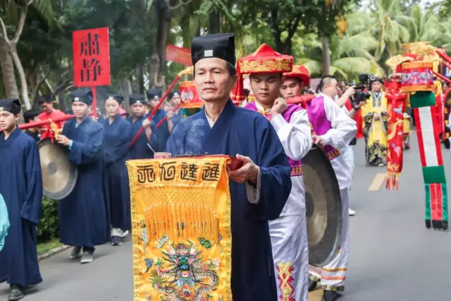 而龍抬頭,也寄寓龍神賜福人間 這一天 龍神從睡眠中醒來 於是人們在這