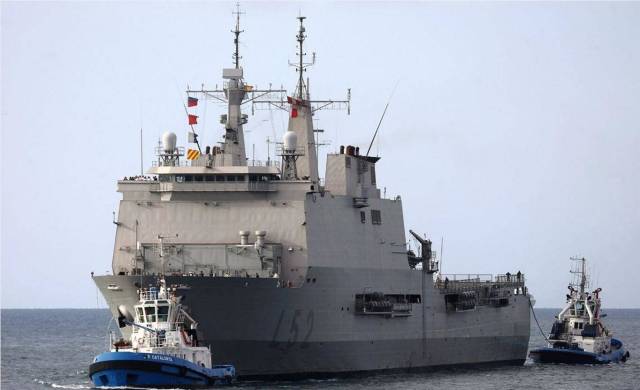 外形和071型登陆舰相似,西班牙海军加利西亚级船坞登陆舰
