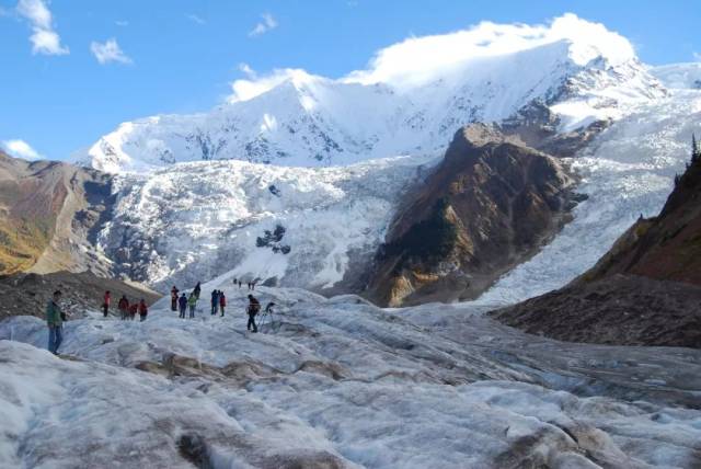 是指在大陆性气候条件下发育的冰川 其主要特征是 冰川恒温层的温度