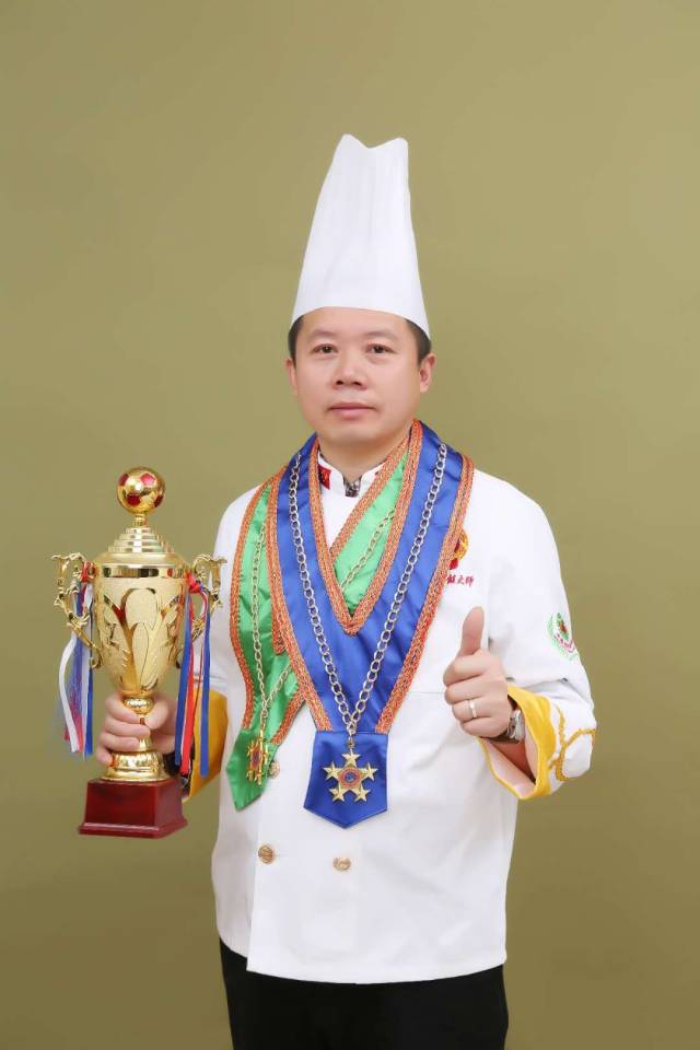 刻苦钻研于火锅的"火锅专家"–李刚