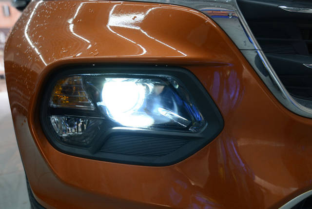 升级前没带透镜的裸led大灯