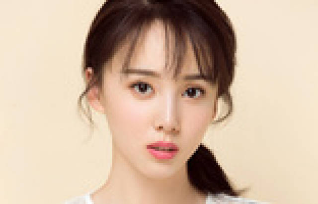 刘熙彤初春暖色写真曝光 性感俏皮展现青春魅力