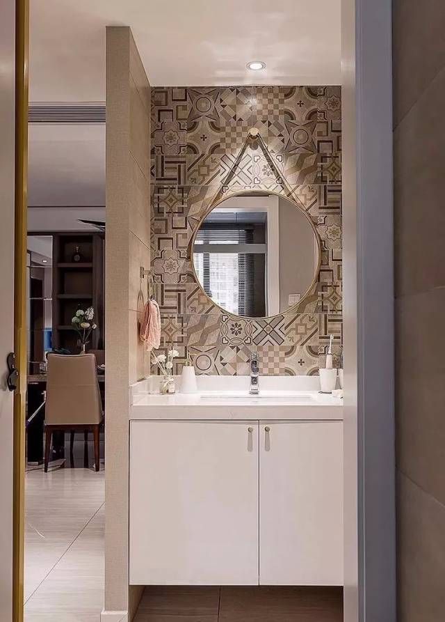 卧室门对卫生间门怎么解决,看设计师和老师傅来给你支招!