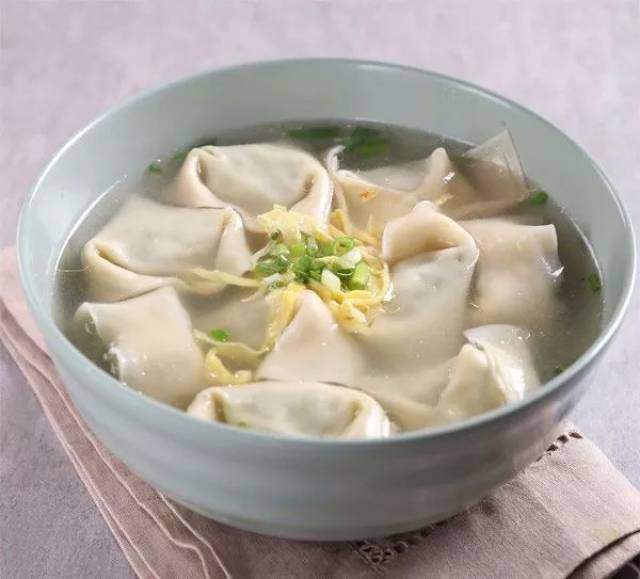 盛兴点心店 — 菜肉大馄饨