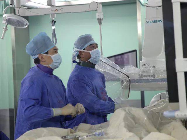 葛均波院士(右)与复旦中山厦门医院大内科主任,心内科执行主任樊冰