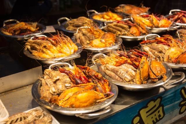 深圳东门町小吃街:大杂烩风味,所有美食来自各地