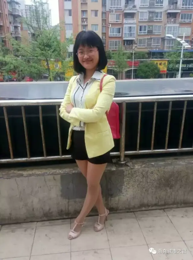 张丹丹,家住南充市顺庆区,是一位80后母亲,现今在市内一家装饰公司做