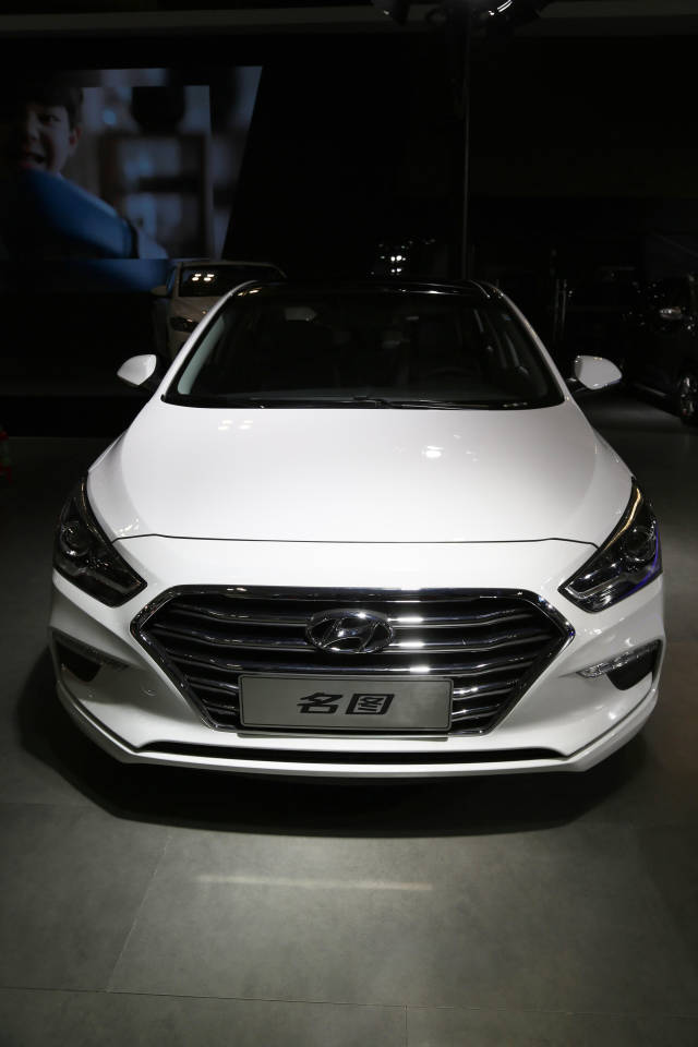 名图mistra,是一款北京现代全新中高级轿车,名图定位于b级车,介于朗动