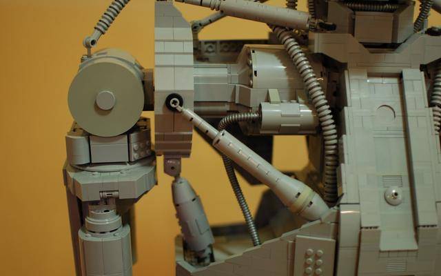 这个乐高版t-800在还原电影角色做的非常漂亮,每个关节,零件都跟电影