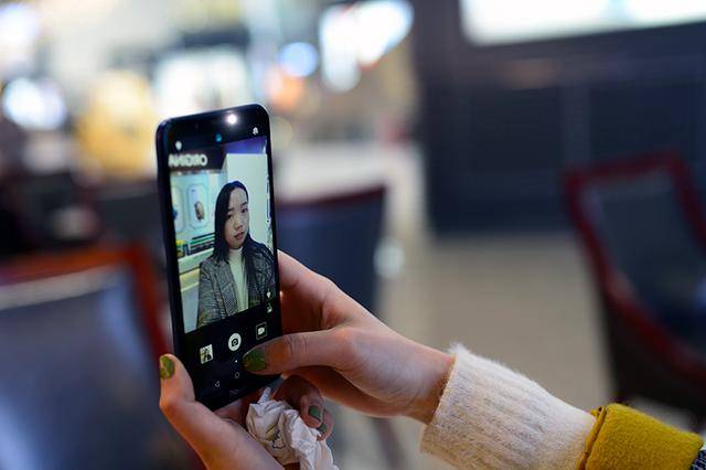 荣耀畅玩7c体验:人脸识别搭配双摄拍照,不足千元也有好卖点