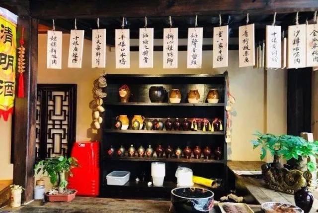 店铺名:烟十娘私房菜 人均:41元 地址: 系马桩街熊氏田螺王斜对面