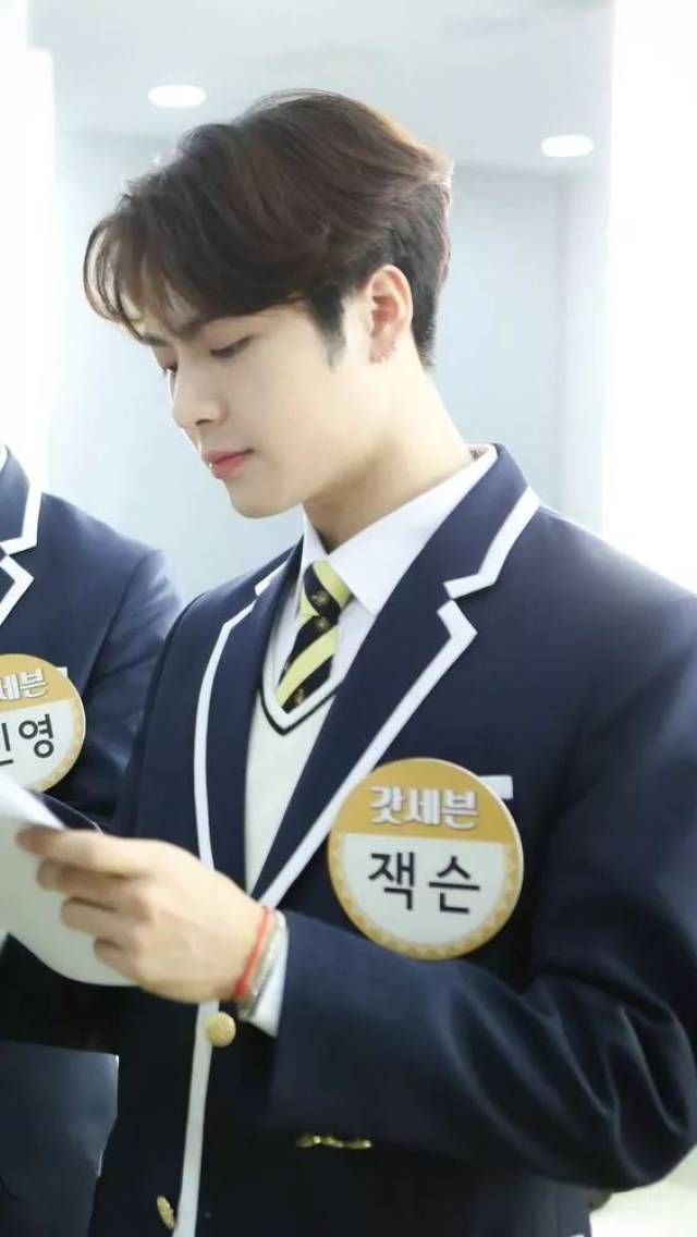 偶像衣橱 | 点名批评:王嘉尔,请你收敛一下迷人本能