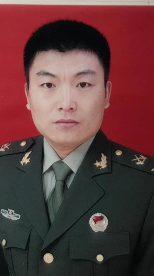 军旅画家林雷 风格挺拔而淡雅