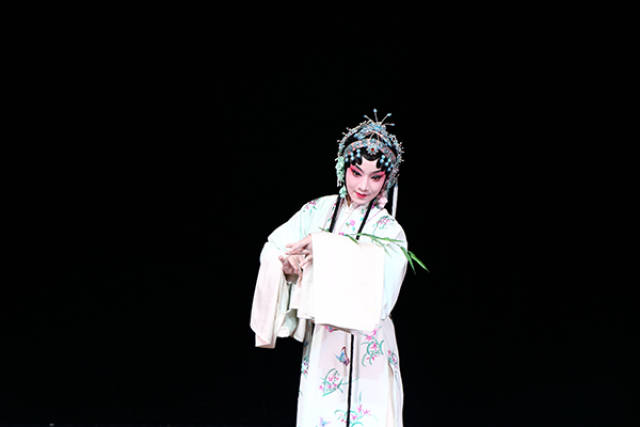 一部青春版《牡丹亭》,道不尽汤显祖的至情至性,美醉千年