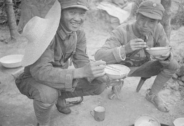 抗战期间,中国军队伙食差到什么地步:看了让人心疼