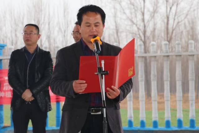 四十里镇党委副书记,镇长李彦华主持开业仪式