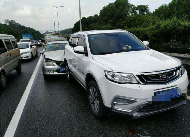 吉利博越遭合資車夾擊, 車主: 這質量讓國產車很驕傲