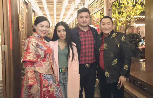 55岁娶妻不是相声演员却备受相声迷关注的谢东终于结婚了