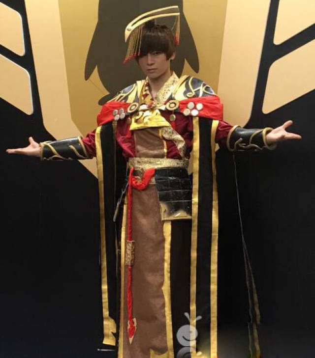 陈奕天古装造型竟比鹿晗美 书生大侠范十足cos嬴政却得罪造型师