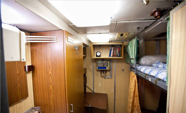 俄海军971级核攻击潜艇内部装修感觉有点像快捷酒店,条件很不错