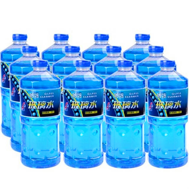 常规玻璃水是直接瓶装好的成品产品,直接倒入汽车水壶即可,使用简单但