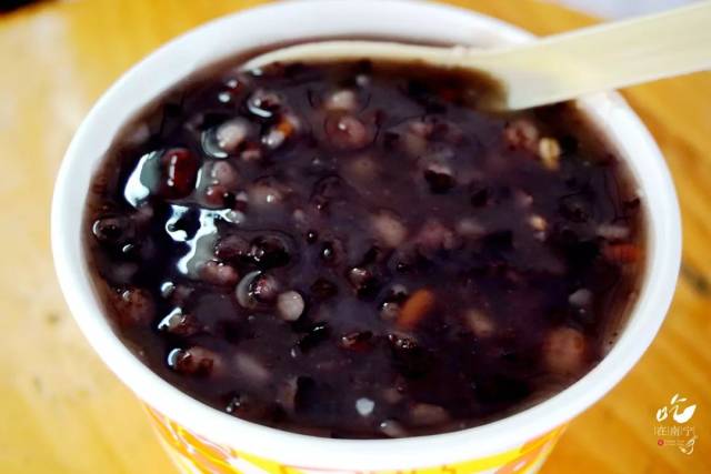 天气热冰冻之后,那种冰冰凉凉,搭配特调的黄糖水,真的很爽!