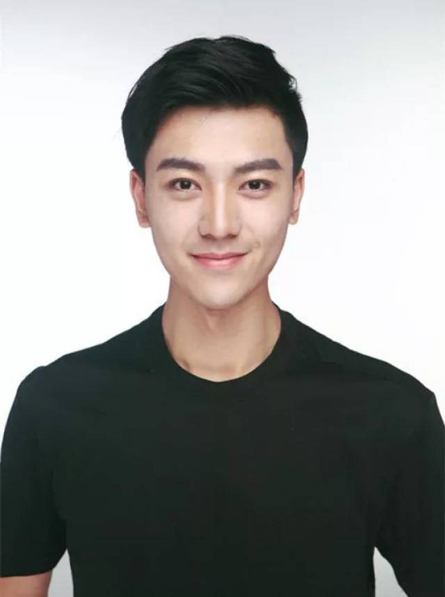 面对面丨央视最帅男主播李泽鹏来农:为自己的青春打call