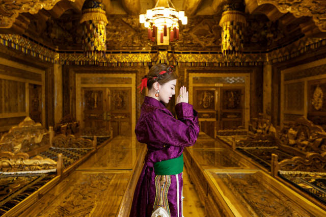 阿兰藏装美图曝光 尽显异域风情