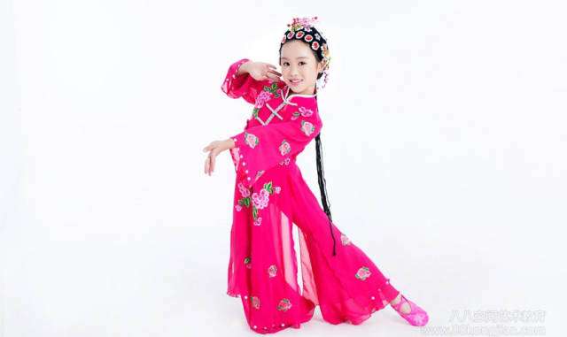 少儿民族舞蹈基本功训练的四大要求是什么