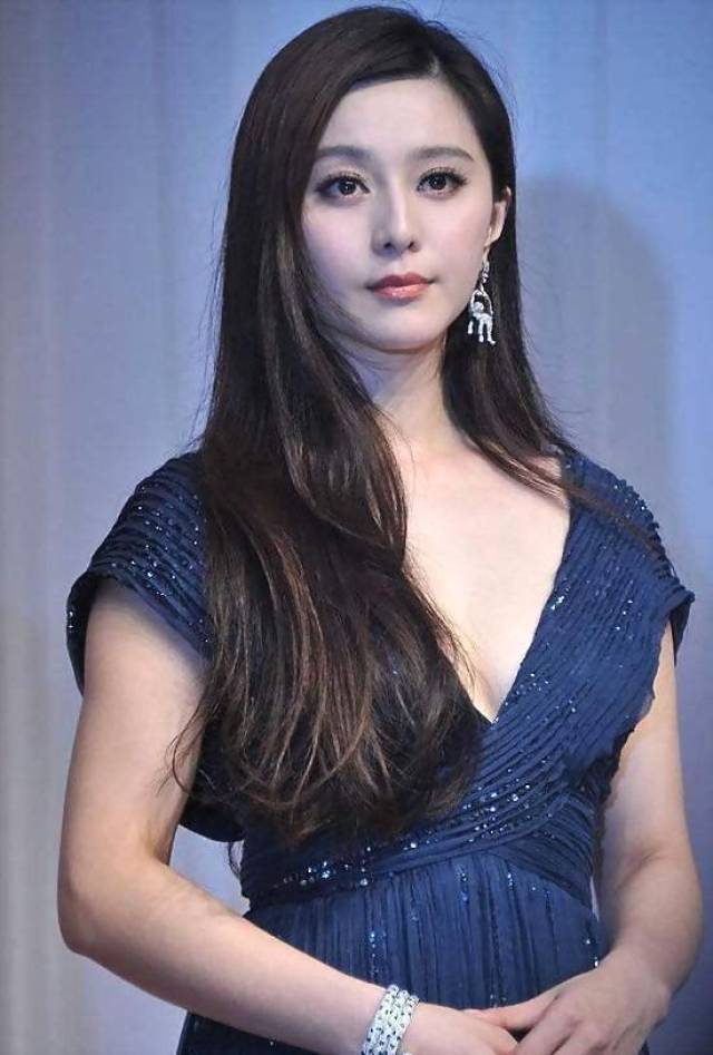 范冰冰暴瘦尽显绝美身材,网友直呼:李晨功不可没