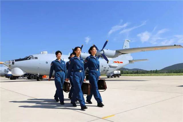 分享| 海军首批空中女战勤亮相,解码海空女神成长历程