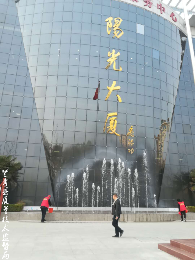 兰考县质监局开展"乘坐电梯安全知识,扫黑除恶及综治平安建设"宣传