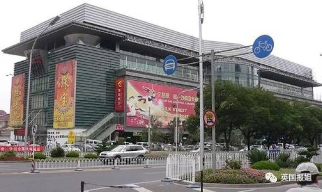 秀水街,老外们都喜欢叫它silk market.