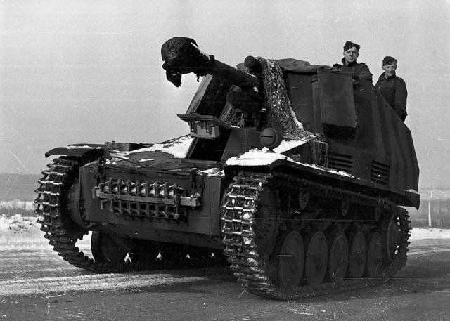 二战装甲战斗车辆 之 德国黄蜂(wespe)自行火炮
