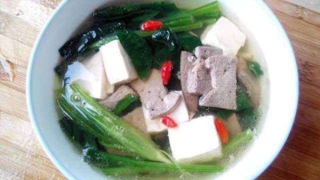 养肝食谱七:猪肝豆腐汤