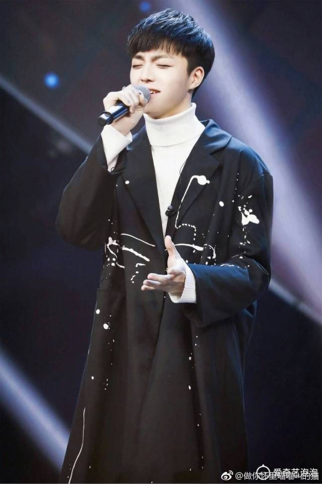 不是练习生是偶像!本年度"最火小奶狗",我们帮你扒光了