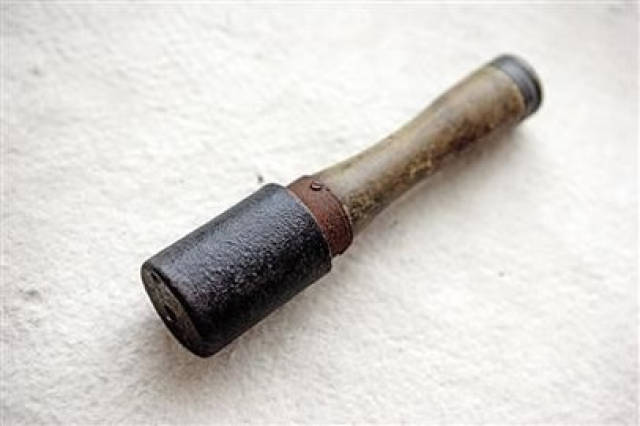 中国抗日时期,一颗手榴弹多少钱?真实情况曝光,国人彻底心酸了