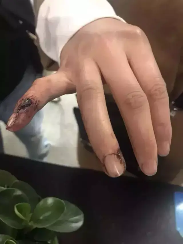 视频曝光!深夜遭出租车拒载,常州一醉酒女子竟被拖行数米