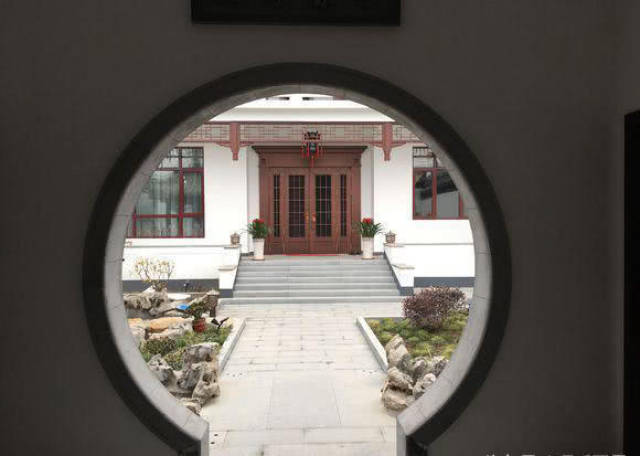 有些人会在家里供奉神明,居家供奉神明,要选择与自己 有缘的神明,见到