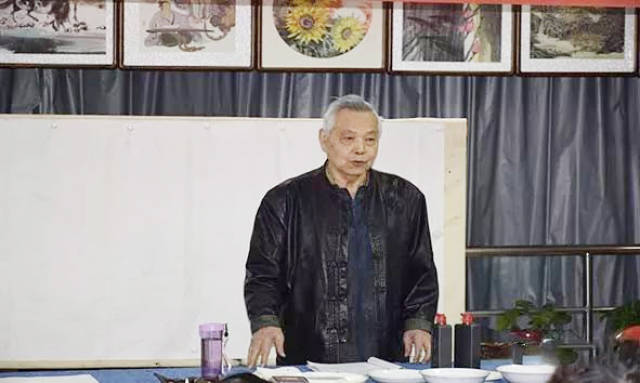 中国书画院副院长兼山西分院院长温晓峰先生向参加学习的六十多名学员