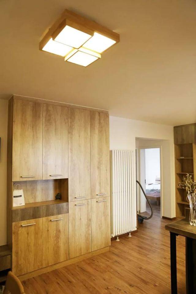 不吊顶的玄关,简简单单,也美观!