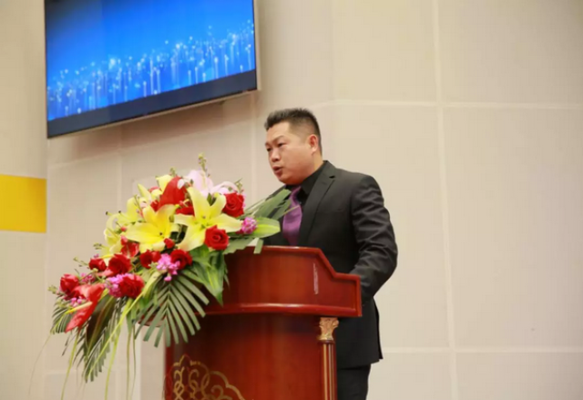 万家丽集团副总经理徐洪剑先生致欢迎词